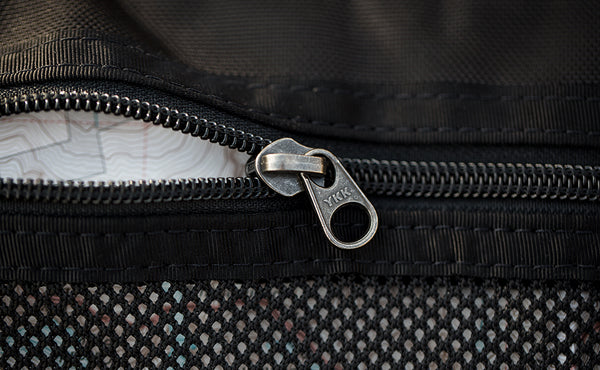 Close shot of the zipper for a mesh pocket on the top flap of an Original Shadow Guide 31.